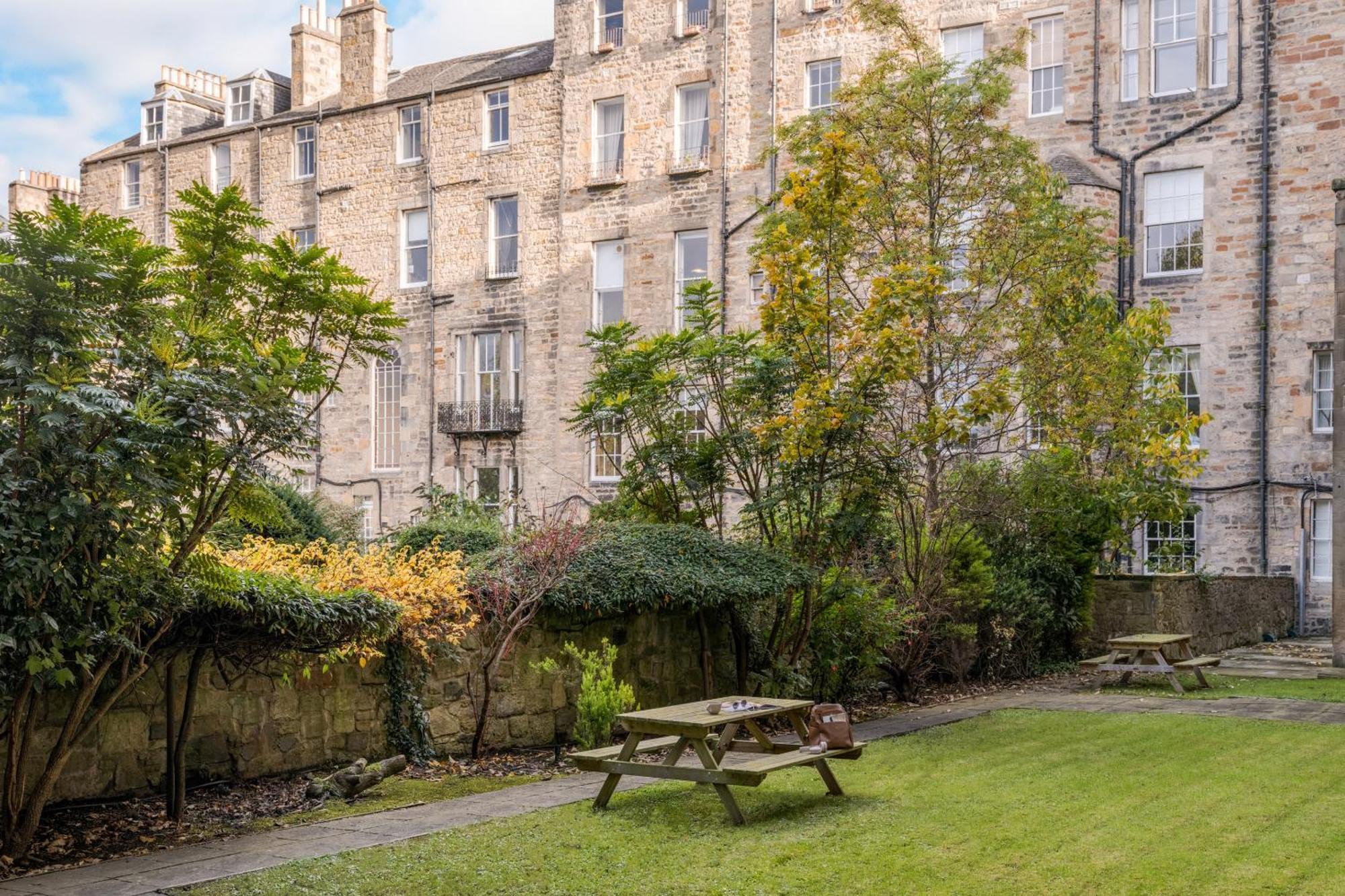 Thistle Suites Royal Garden — Foto’s 1
